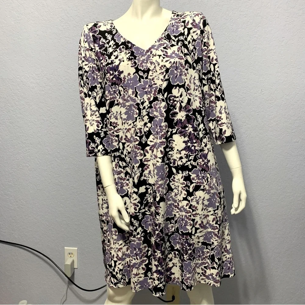 J. Jill Wearever Collection V-Neck Floral Knee Length Stretch Shift Dress
